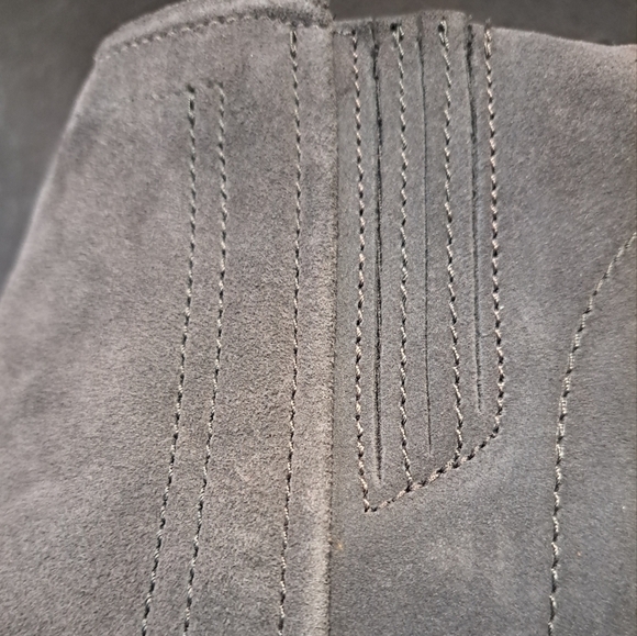 Blondo Chelsea Grey Suede Ankle Booties    Size 8.5 - Picture 9 of 13